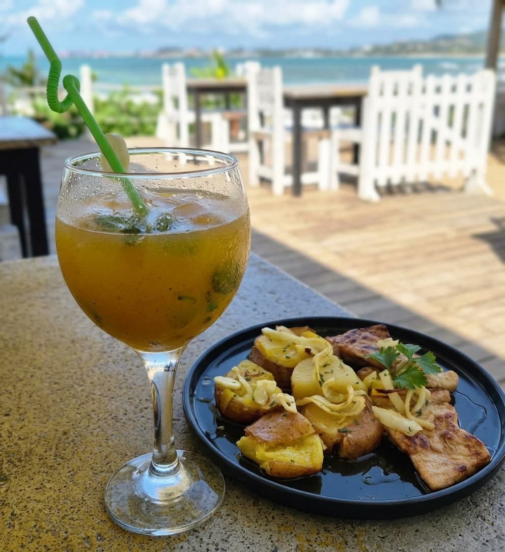 Bife com batatas a murro, cocktail e sobremesa